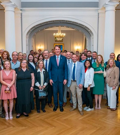 與總督一起的教師組